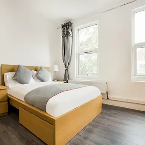 The Broadway - London Heathrow Hotel